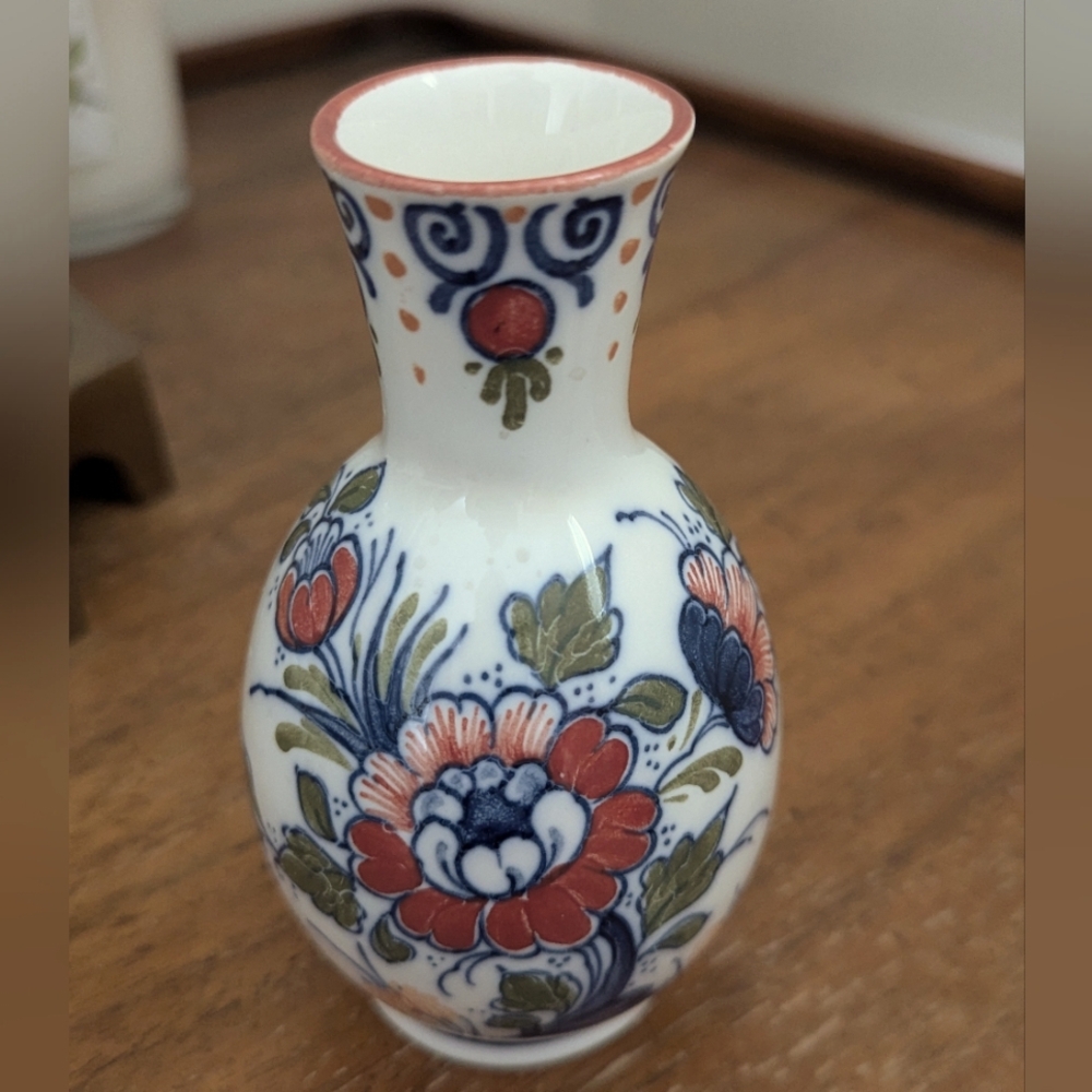Small vintage Delfts bud vase